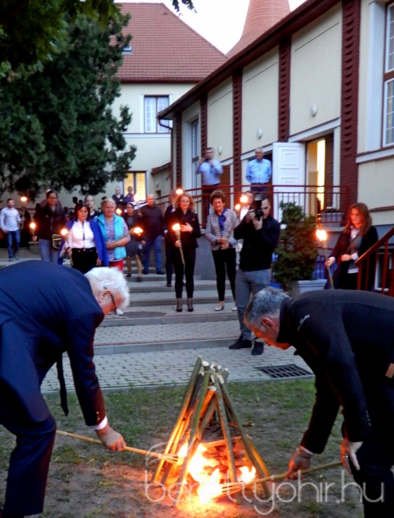 Trianon 100 . fáklyagyújtás03